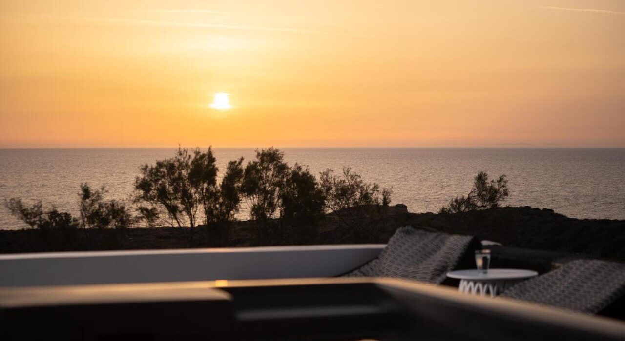 swell suites santorini